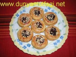 reçelli kurabiye 300x225 REÇELLİ KURABİYE