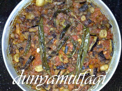 TEPSİDE ETLİ GÜVEÇ YEMEK TARİFLERİ