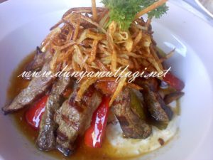 100429 143827 300x225 PİDELİ ÇÖKERTME KEBABI